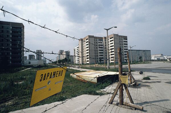 Ограждения на улицах Припяти в Киевской области после аварии на Чернобыльской АЭС - Sputnik Кыргызстан