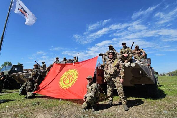 Федерация военно-тактических игр (ФВТИ) опубликовала фотографии с открытия страйкбольного сезона этого года - Sputnik Кыргызстан