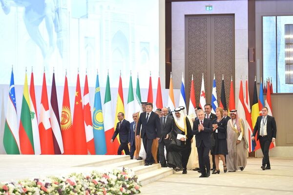 В ходе рабочего визита в Узбекистан Жапаров принял участие в II Ташкентском международном инвестиционном форуме - Sputnik Кыргызстан