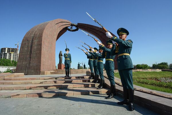 Автожүрүш — Жеңиш күнүнө арналган жыл сайын өтүүчү иш-чара - Sputnik Кыргызстан