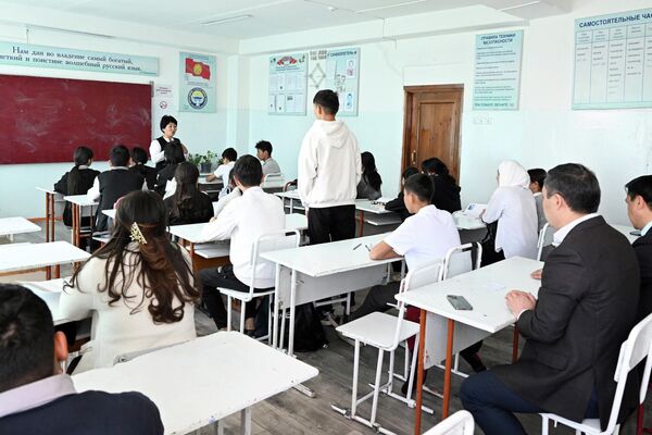 Это новый предмет в школах для учеников 9-х классов, его внедрили в школьную программу в сентябре 2022 года - Sputnik Кыргызстан