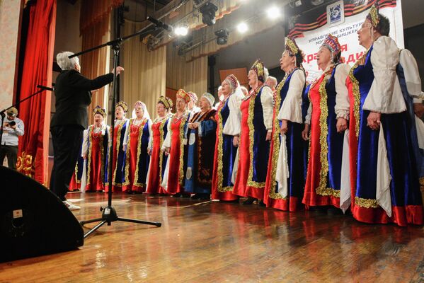 Участники фестиваля исполняли песни военных лет... - Sputnik Кыргызстан
