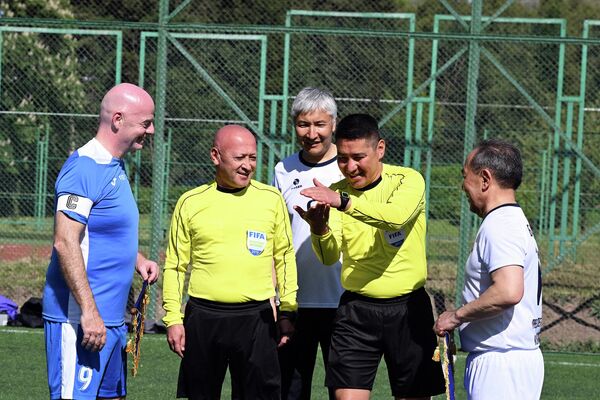 Садыр Жапаров сыграл в футбол с главой FIFA Джанни Инфантино - Sputnik Кыргызстан
