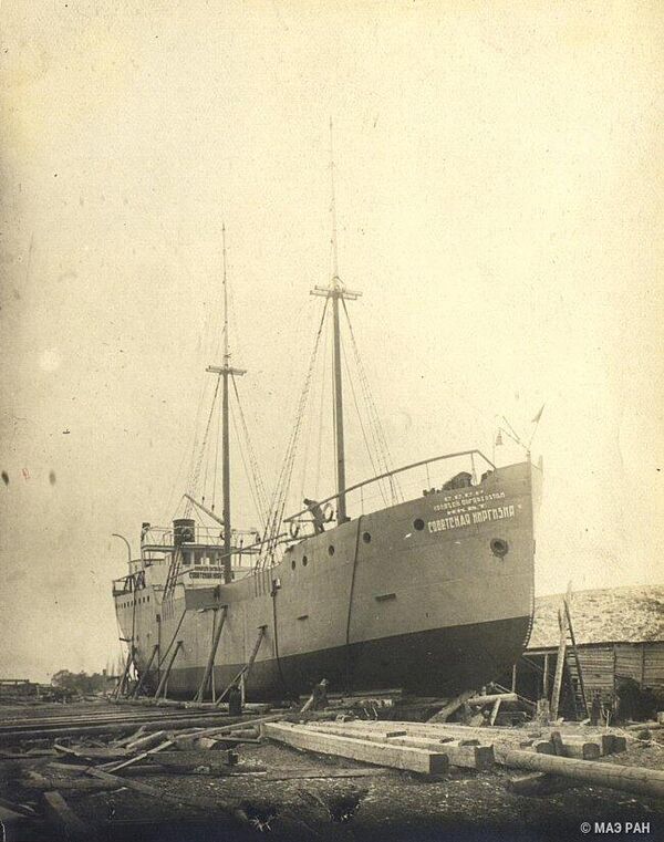Корабль &quot;Советский Кыргызстан&quot;, построенный в Иссык-Кульской области, 1933 год - Sputnik Кыргызстан