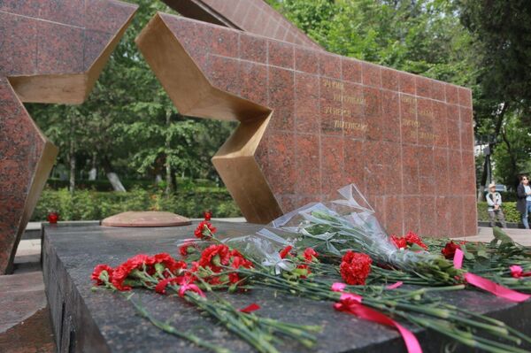 Всего акция &quot;Огонь памяти&quot; пройдет в 11 странах, куда доставят частичку Вечного огня от Могилы Неизвестного Солдата - Sputnik Кыргызстан