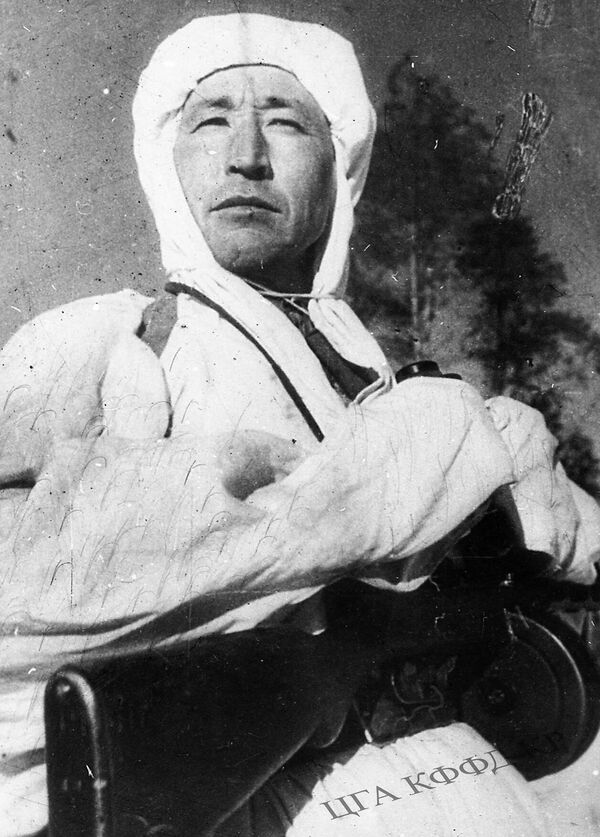 Гвардии лейтенант, разведчик А. Темирбаев (Центральный фронт, 1943 год) - Sputnik Кыргызстан