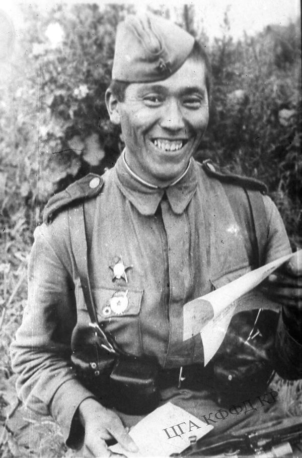 Снайпер панфиловской дивизии М. Абдыбеков уничтожил 254 гитлеровца (1943 год) - Sputnik Кыргызстан