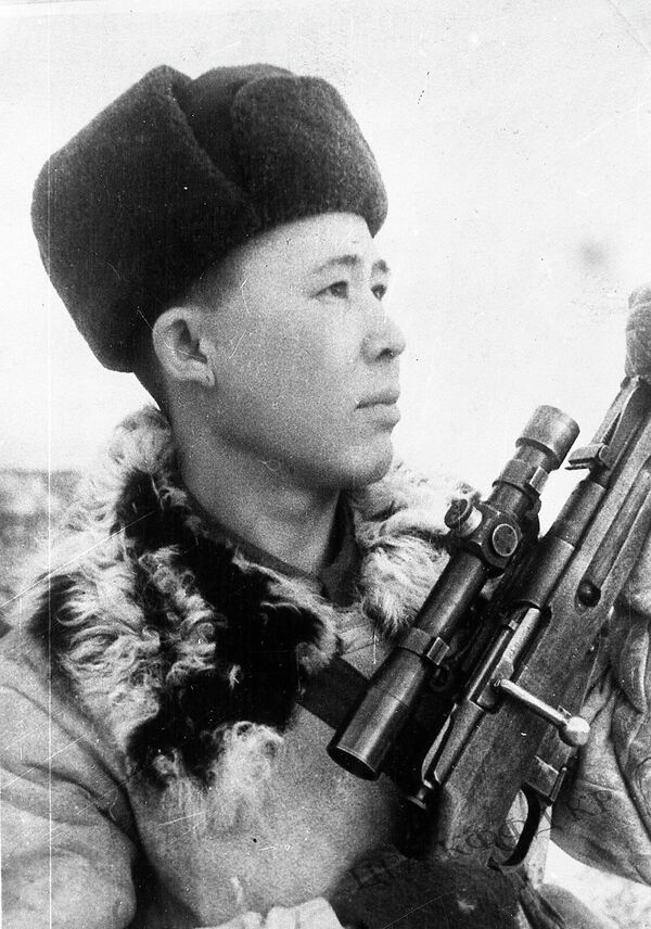 Снайпер С. Умаров уничтожил 22 фашиста (Брянский фронт, 1942 год) - Sputnik Кыргызстан