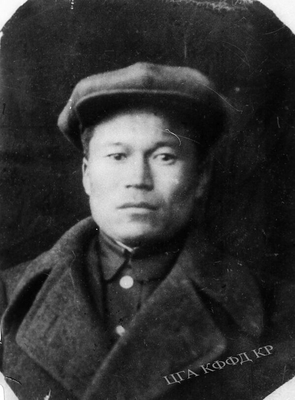 Один из воинов-панфиловцев Омуркул Эгембердиев до войны работал инструктором ЦК КП Киргизской ССР - Sputnik Кыргызстан