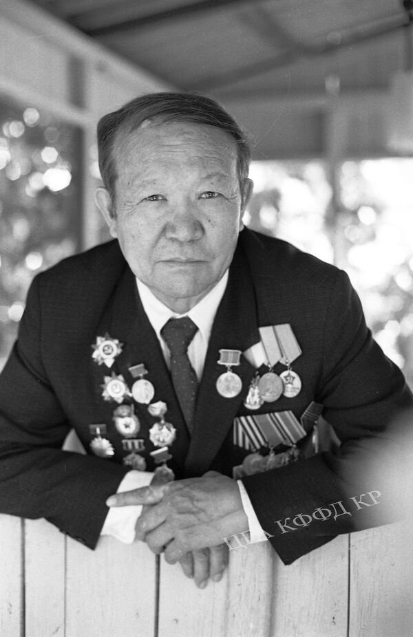 Гвардии капитан 30-го стрелкового полка Панфиловской дивизии Айдаркан Ахметов (1986 год) - Sputnik Кыргызстан