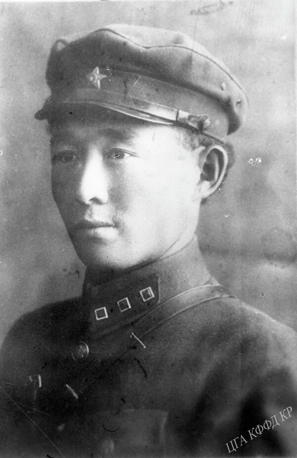 Один из первых кыргызских офицеров Болот Мукашев был начальником штаба Кыргызского кавалерийского полка - Sputnik Кыргызстан