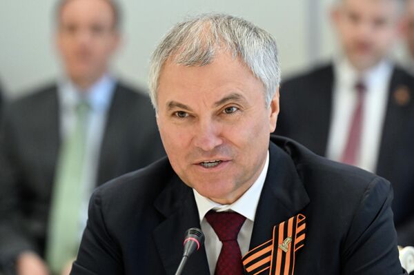 Володин, приветствуя Жапарова, отметил, что Россия дорожит отношениями с КР, которые носят всеобъемлющий характер - Sputnik Кыргызстан