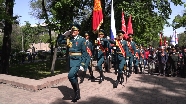 Как в Бишкеке прошла акция Огонь памяти — видео - Sputnik Кыргызстан