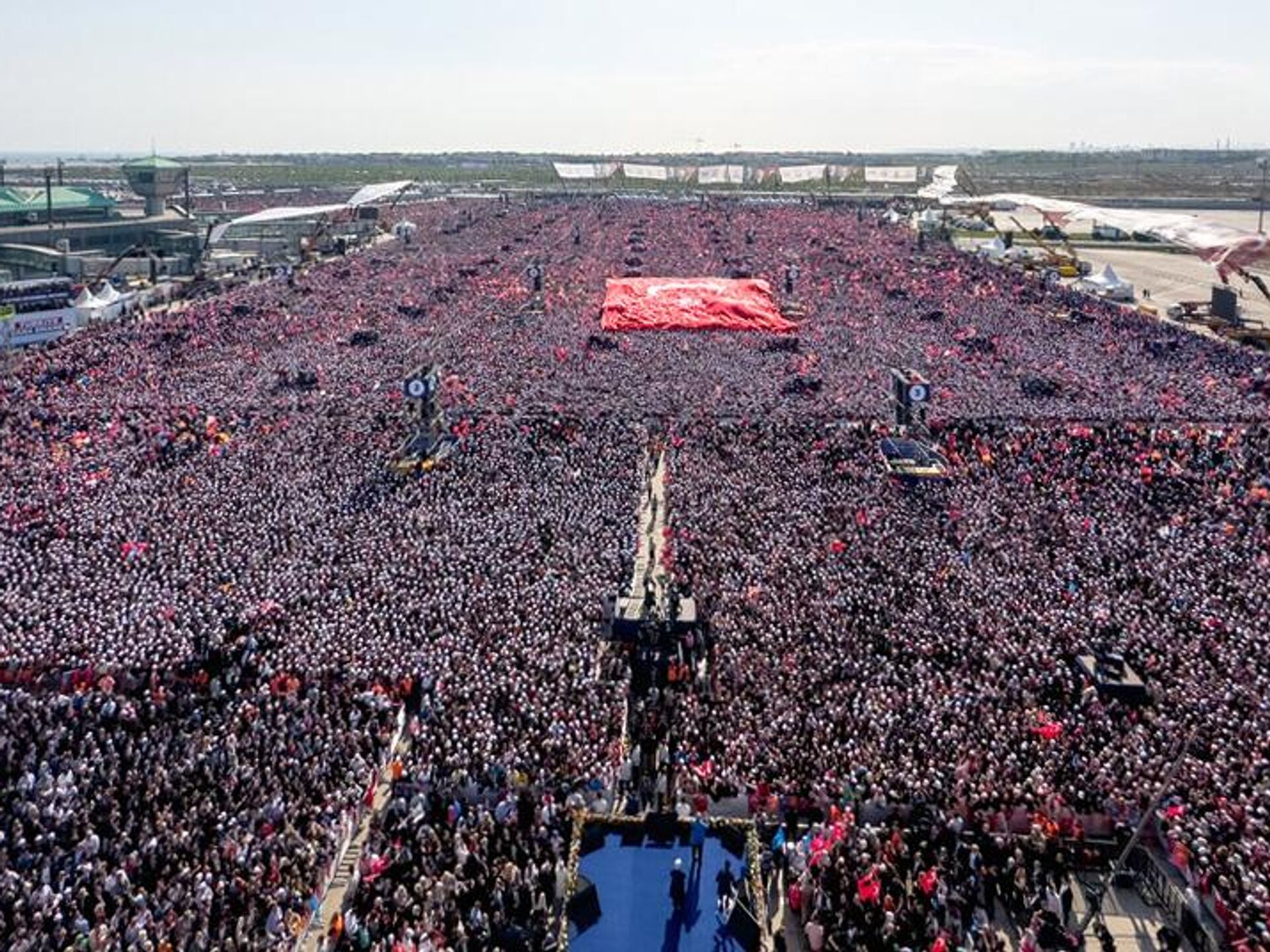 Предвыборный митинг. Митинг в Турции. Самые масштабные митинги в мире. Протесты в Турции против Эрдогана. Мероприятие митинг.