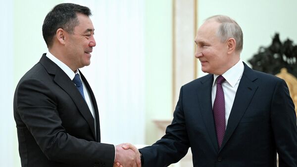 Өлкө башчы Садыр Жапаров жана Россия лидери Владимир Путин - Sputnik Кыргызстан