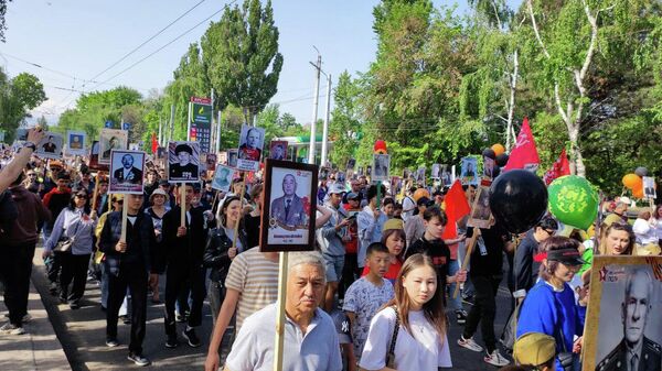 Запись прямого эфира шествия Бессмертного полка в Бишкеке - Sputnik Кыргызстан