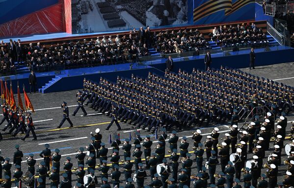 В параде участвовали более 10 тысяч человек и 125 единиц военной техники - Sputnik Кыргызстан
