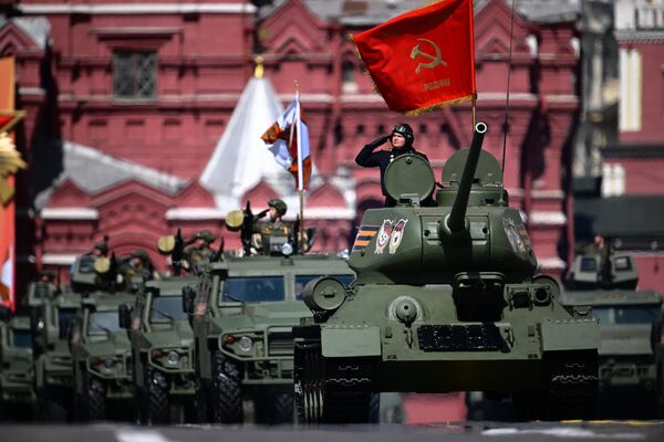 Танк Т-34 на военном параде - Sputnik Кыргызстан