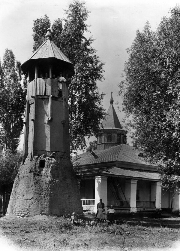 Башня одной из старых мечетей Каракола - Sputnik Кыргызстан