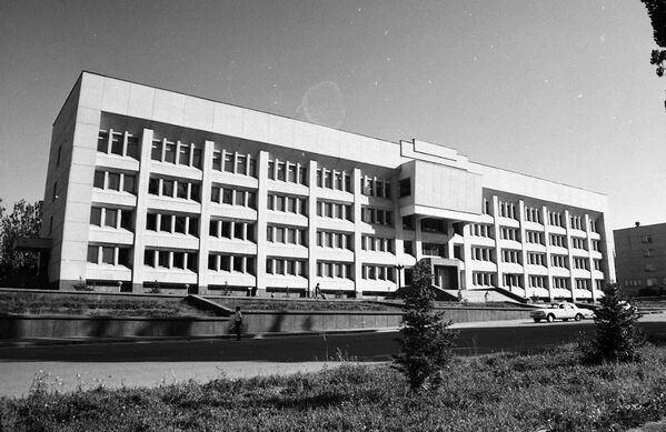 Здание администрации Иссык-Кульской области - Sputnik Кыргызстан