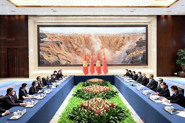 Говоря о саммите &quot;Китай — Центральная Азия&quot;, председатель КНР акцентировал внимание на том, что он станет важной вехой и откроет новую эру в сотрудничестве - Sputnik Кыргызстан