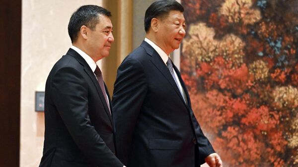 Президент Кыргызстана Садыр Жапаров и глава Китая Си Цзиньпин - Sputnik Кыргызстан
