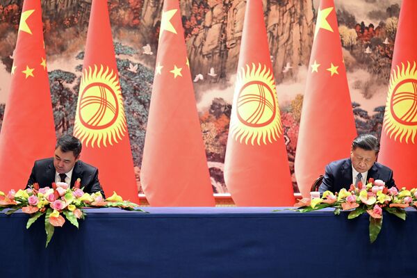 Сегодня, 18 мая, президент Садыр Жапаров и председатель Си Цзиньпин подписали совместную декларацию Кыргызстана и Китая об установлении всеобъемлющего стратегического партнерства в новую эпоху - Sputnik Кыргызстан