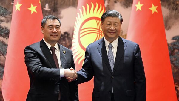 Президент Кыргызстана Садыр Жапаров и председатель КНР Си Цзиньпин. Архивное фото - Sputnik Кыргызстан