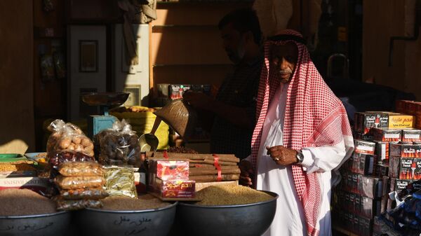 Продавец на рынке в городе Эль-Хаса в Саудовской Аравии. Архивное фото - Sputnik Кыргызстан