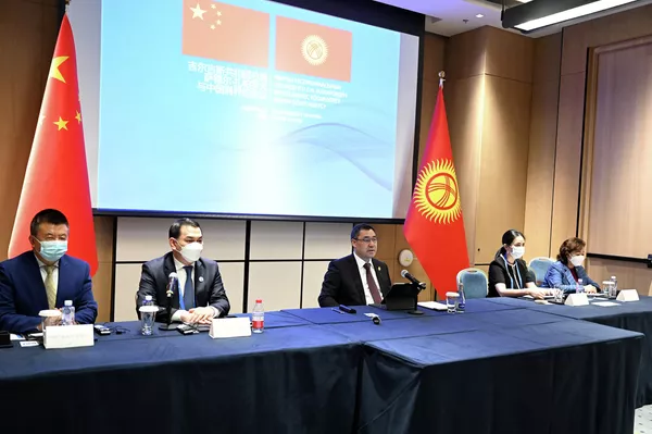 Президент Кыргызстана пригласил китайских предпринимателей принять участие в реализации крупных проектов по строительству ГЭС - Sputnik Кыргызстан