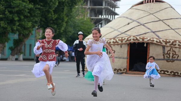 Конкурс по показу национальных традиций и обрядов кыргызского народа в Оше - Sputnik Кыргызстан