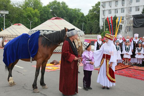 Для участников организовали конкурсы &quot;Стильный кочевник&quot;, &quot;Почетная традиция&quot;, &quot;Лучшая кыргызская юрта&quot; и другие - Sputnik Кыргызстан