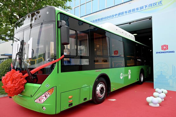 В этом и следующем годах в Бишкек поступят по 500 новых автобусов производства китайской компании Zhongtong Bus Holding Co., Ltd. - Sputnik Кыргызстан