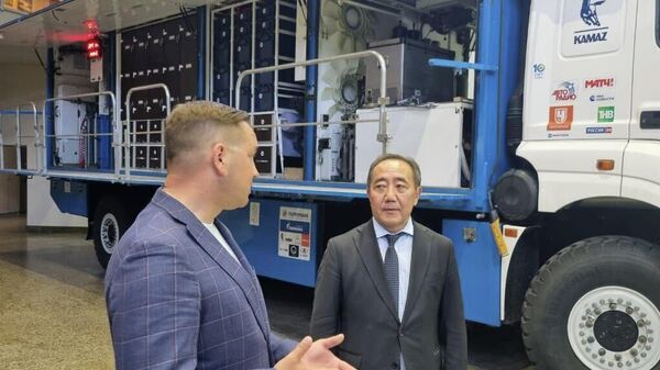 Министр труда Кудайберген Базарбаев посетил автоконцерн ПАО КамАЗ - Sputnik Кыргызстан