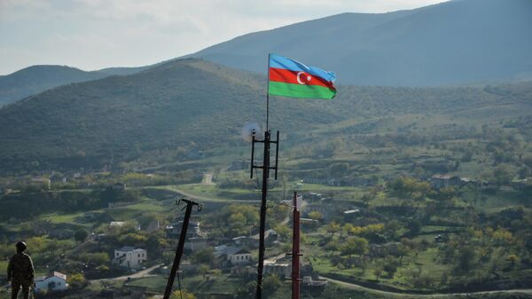 Флаг Азербайджана у села Талыш. Архивное фото - Sputnik Кыргызстан
