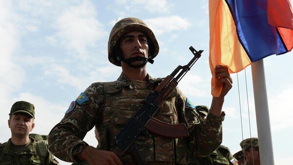 Военнослужащий подразделения Вооруженных сил Армении. Архивное фото - Sputnik Кыргызстан