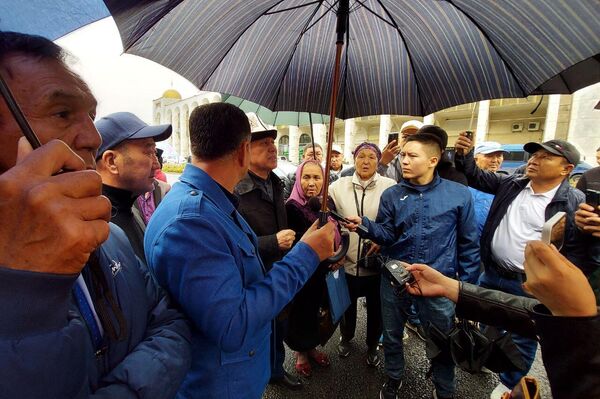 По их словам, в стране идет попытка реабилитации Бакиева - Sputnik Кыргызстан
