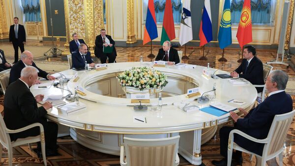Заседание высшего Евразийского экономического совета (ВЕЭС) в узком составе в Москве - Sputnik Кыргызстан