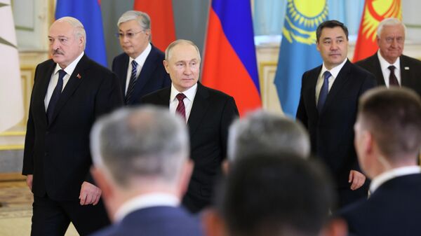 Лидеры стран-участниц ЕАЭС на заседании Высшего Евразийского экономического совета в Москве - Sputnik Кыргызстан
