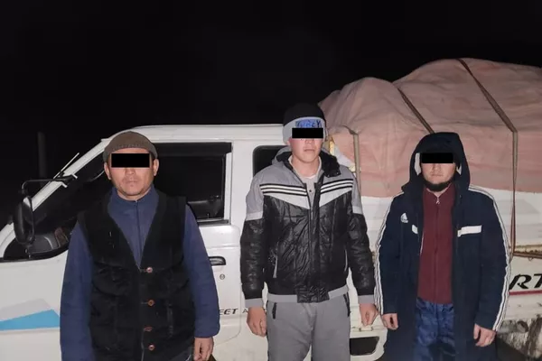 Госкомитет национальной безопасности в рамках борьбы с контрабандой конфисковал два автомобиля, на очереди еще две машины — материалы в суде - Sputnik Кыргызстан