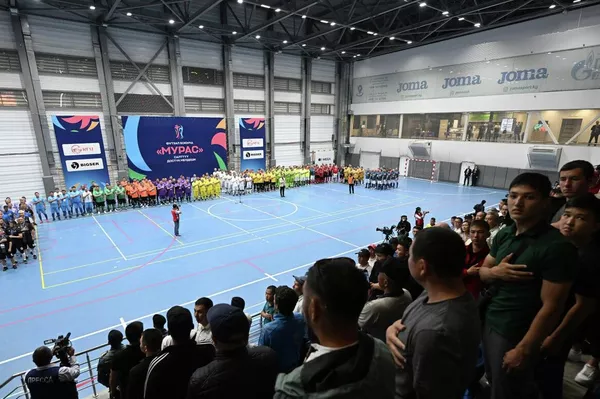 По итогам первого игрового дня турнира &quot;Мурас&quot; по мини-футболу в четвертьфинал вышли восемь команд из 16 - Sputnik Кыргызстан