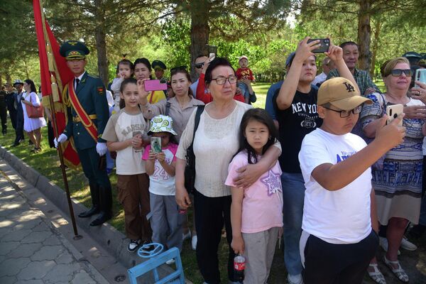 Торжественный митинг в честь Дня Вооруженных сил Кыргызстана в парке имени Даира Асанова в Бишкеке - Sputnik Кыргызстан