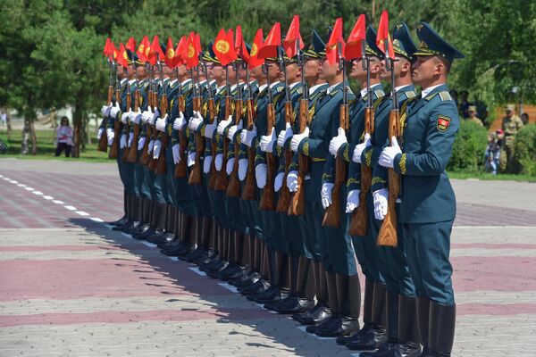 Торжественный митинг в честь Дня Вооруженных сил Кыргызстана в парке имени Даира Асанова в Бишкеке - Sputnik Кыргызстан