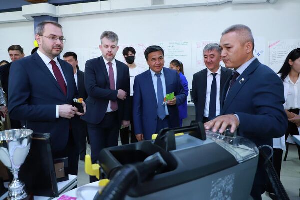 В Оше открыли центр "Ломоносов" в Ошском государственном университете - Sputnik Кыргызстан