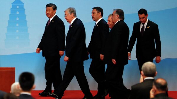 Председатель КНР Си Цзиньпин и президенты стран ЦА на саммите Центральная Азия - Китай в Сиане - Sputnik Кыргызстан