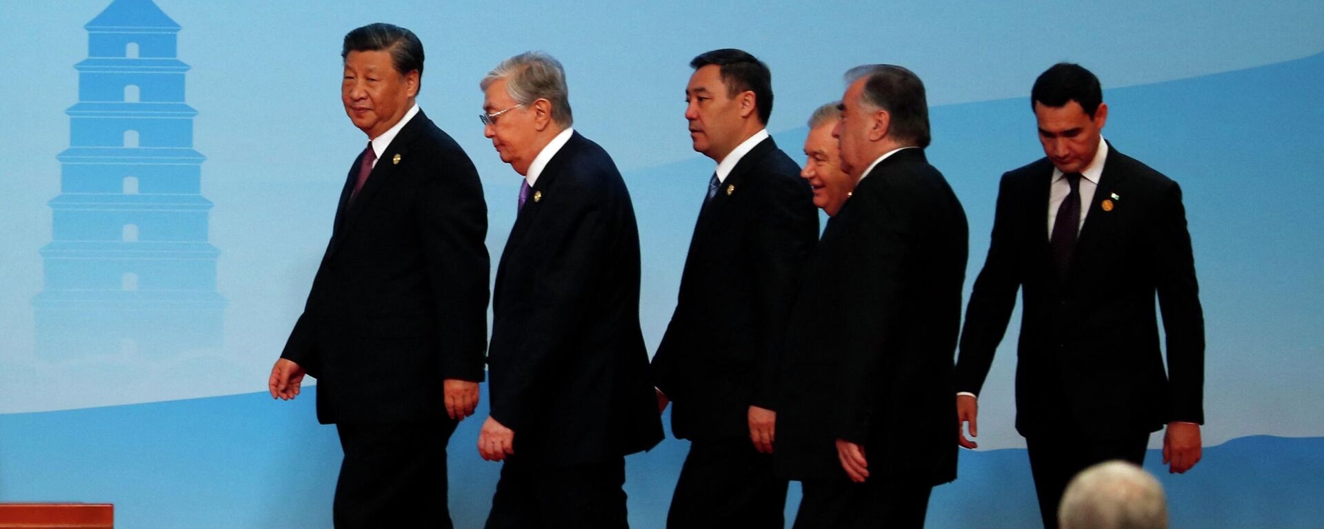 Председатель КНР Си Цзиньпин и президенты стран ЦА на саммите Центральная Азия - Китай в Сиане - Sputnik Кыргызстан, 1920, 29.05.2023