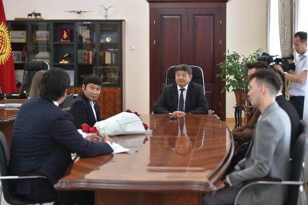 Он пообещал поддержать инициативы группы - Sputnik Кыргызстан
