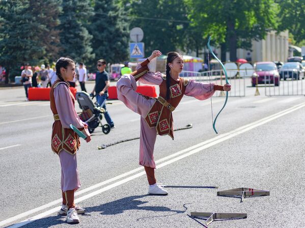 &quot;Ала-Тоо&quot; аянтында балдарга арналган биринчи фестиваль өттү - Sputnik Кыргызстан