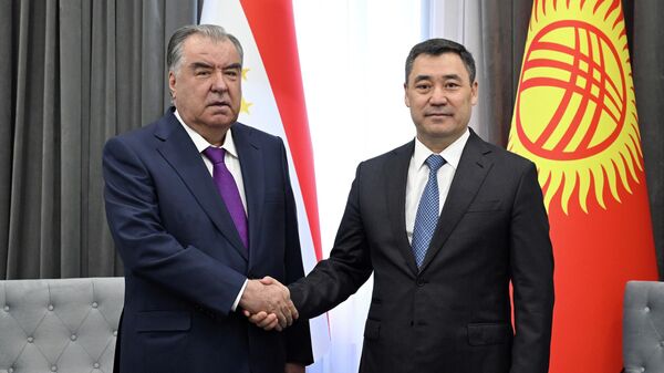 Президент Садыр Жапаров встретился с президентом Таджикистана Эмомали Рахмоном - Sputnik Кыргызстан