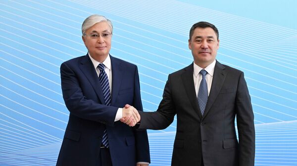 Президент Садыр Жапаров и президент Казахстана Касым-Жомарт Токаев. Архивное фото - Sputnik Кыргызстан